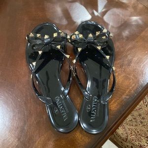 Valentino Garavani size 38. Rockstud Thong Sandals Authentic